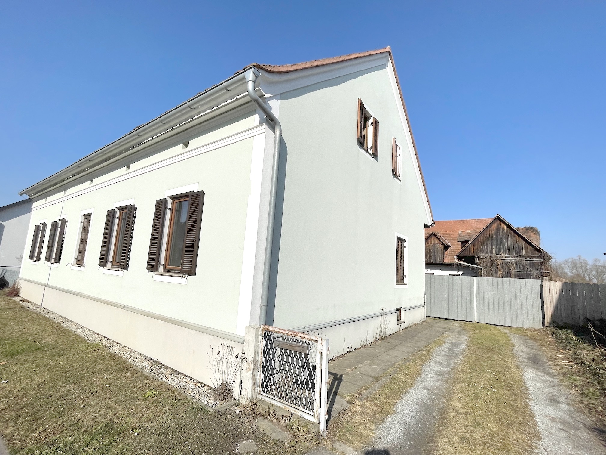 Geräumiges Haus mit schönem Innenhof und Nebenräumlichkeiten am  Stadtrand   8280 Fürstenfeld   